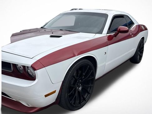 Used 2013 Dodge Challenger SXT RWD image 3