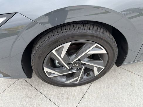 New 2026 Hyundai Elantra Limited FWD image 9
