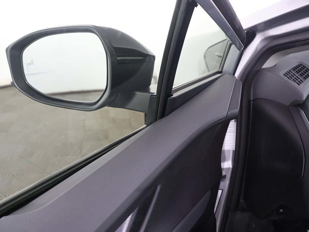 Used 2025 Toyota Prius LE FWD image 33