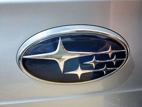 Used 2013 Subaru Outback 2.5i Premium w/ All-Weather Pkg AWD/4WD image 12