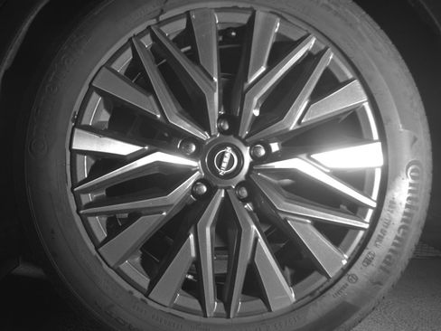 Used 2025 Nissan Altima 2.5 SV FWD image 14