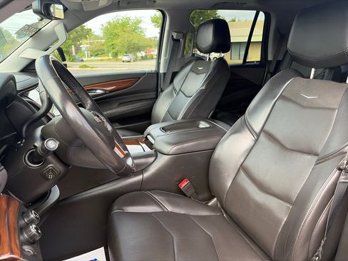Used 2018 Cadillac Escalade Luxury AWD/4WD image 18
