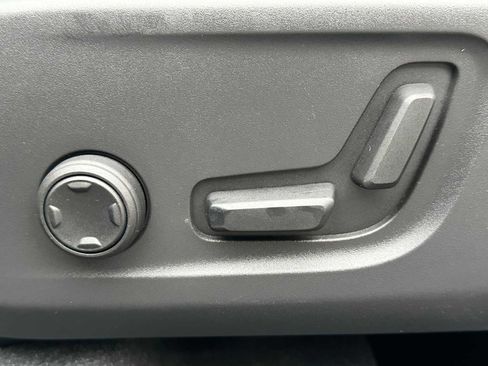 Certified 2023 Volvo XC40 B5 Plus w/ Protection Package Premier image 22