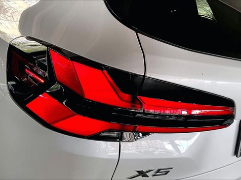 Used 2025 BMW X5 sDrive40i w/ Executive Package image 29