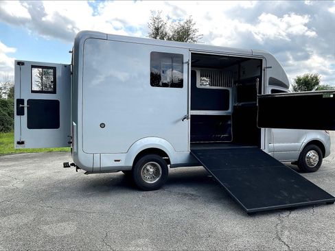 Used 2024 Mercedes-Benz Sprinter 3500 image 34