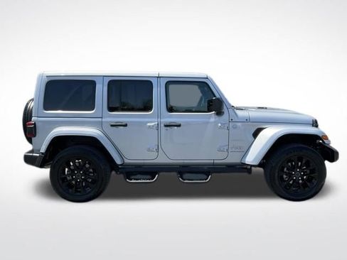 Used 2024 Jeep Wrangler Unlimited Sahara w/ Technology Group AWD/4WD image 17