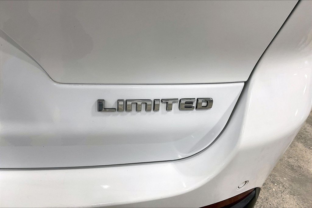 Used 2021 Jeep Grand Cherokee L Limited AWD/4WD image 25