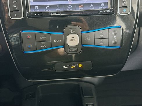 Used 2017 Nissan Leaf SV w/ Premium Package image 23