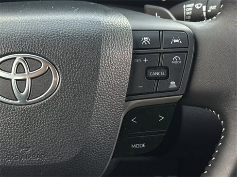 Used 2025 Toyota Camry SE image 15