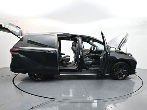 Used 2023 Toyota Sienna XSE image 56