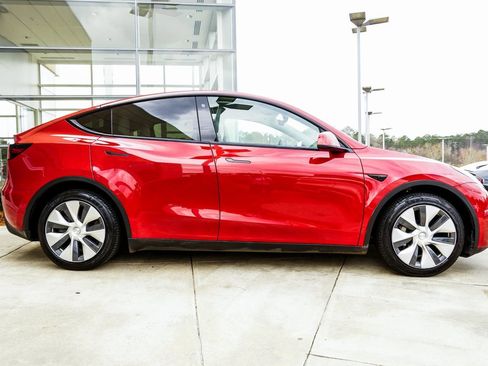 Used 2021 Tesla Model Y Long Range image 6