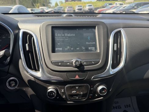 Used 2018 Chevrolet Equinox LT AWD/4WD image 16