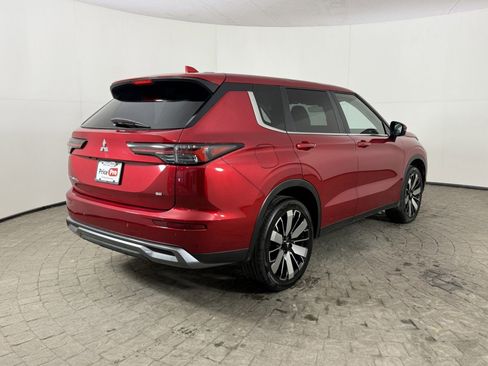 Used 2025 Mitsubishi Outlander SE image 9