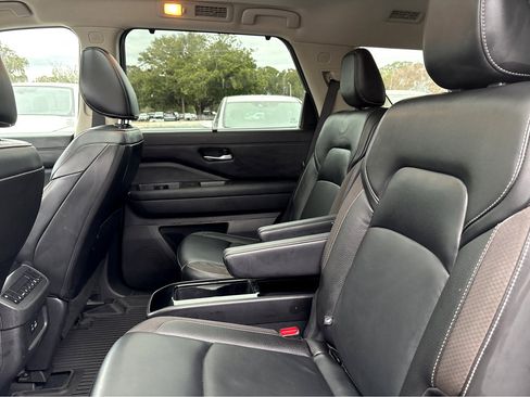 Used 2023 Nissan Pathfinder SL w/ SL Premium Package image 17