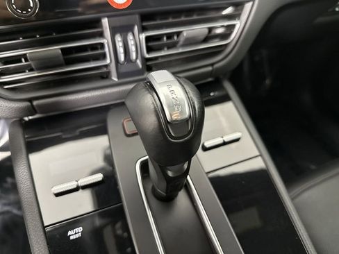 Certified 2023 Porsche Macan image 33