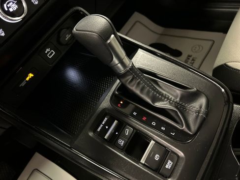 Used 2024 Honda CR-V LX image 18