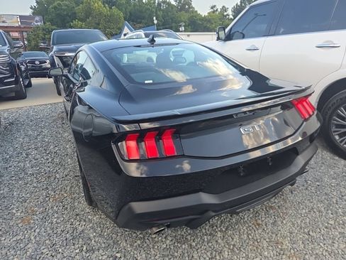 Used 2024 Ford Mustang GT RWD image 5