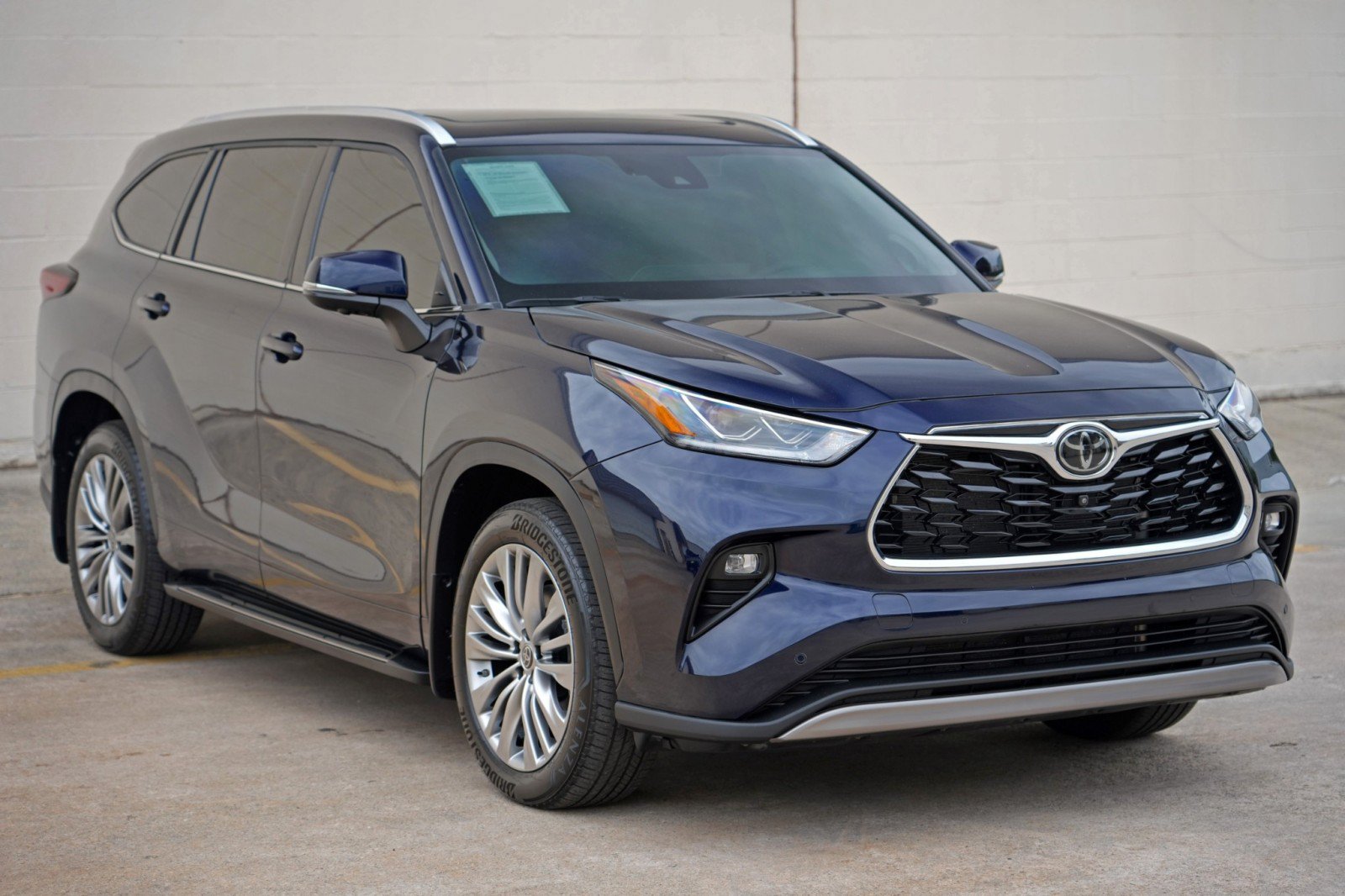Used 2024 Toyota Highlander Platinum FWD image 58