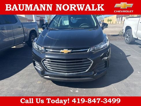 Used 2022 Chevrolet Trax LS w/ Tint and Cruise Package image 2