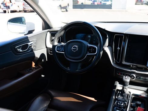 Used 2018 Volvo XC60 T5 Inscription w/ Convenience Package AWD/4WD image 9