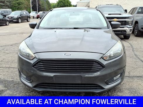Used 2018 Ford Focus SE w/ SE Appearance Package FWD image 2
