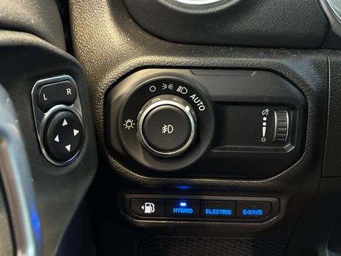 Used 2023 Jeep Wrangler Unlimited Sahara w/ Cold Weather Group AWD/4WD image 19