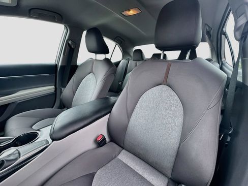 Used 2019 Toyota Camry LE FWD image 19