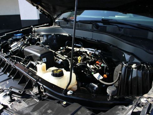 Used 2021 Ford Explorer XLT w/ Equipment Group 202A AWD/4WD image 24