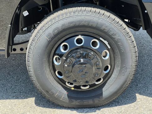 New 2026 RAM 3500 Big Horn AWD/4WD image 15
