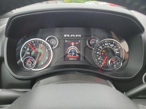 Used 2024 RAM 2500 Big Horn AWD/4WD image 25