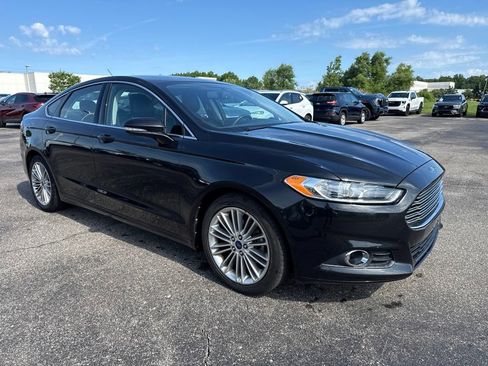 Used 2013 Ford Fusion SE FWD image 2