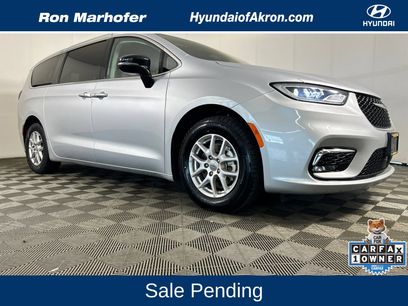 Used 2024 Chrysler Pacifica Touring-L