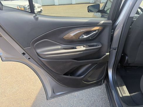 Used 2019 GMC Terrain SLE w/ Driver Convenience Package FWD image 12