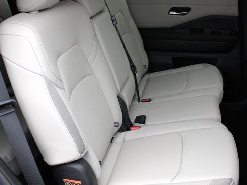 Certified 2024 Nissan Pathfinder SL image 27