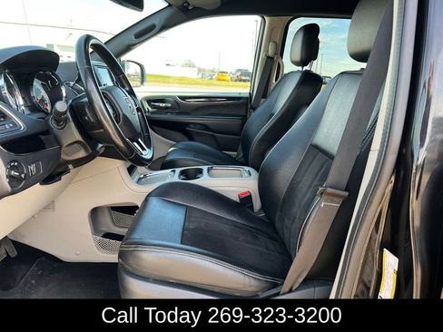 Used 2020 Dodge Grand Caravan SXT image 4