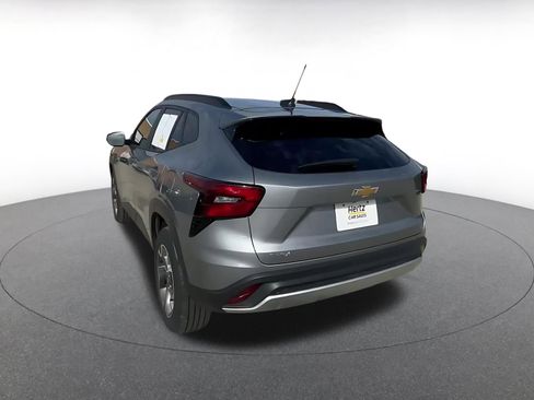 Used 2025 Chevrolet Trax LT w/ LT Convenience Package image 11
