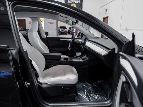 Used 2023 Tesla Model Y Long Range AWD/4WD image 30