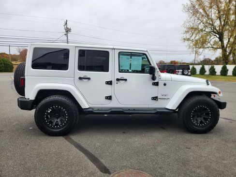 Used 2017 Jeep Wrangler Unlimited Sahara w/ Max Tow Package image 16