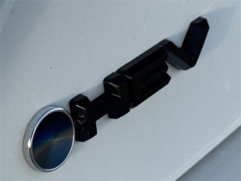 Used 2025 Toyota Camry SE image 11