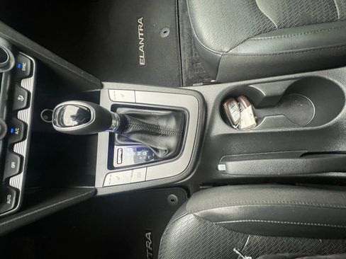Used 2020 Hyundai Elantra Limited w/ Cargo Package (C1) image 19