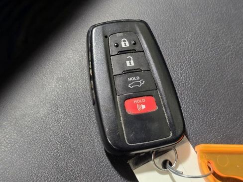 Used 2022 Toyota RAV4 XSE AWD/4WD image 37