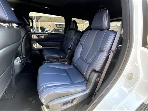 New 2026 INFINITI QX80 4WD image 17