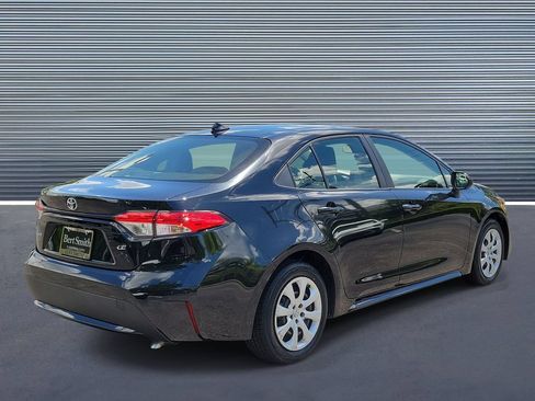 Used 2022 Toyota Corolla LE FWD image 3