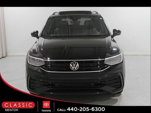 Used 2023 Volkswagen Tiguan SE R-Line AWD/4WD image 2
