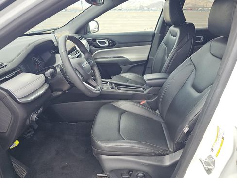 Used 2025 Jeep Compass Limited AWD/4WD image 10