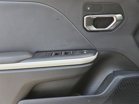 New 2025 Kia K4 GT-Line image 16