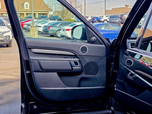 Used 2025 Land Rover Discovery Dynamic SE AWD/4WD image 18