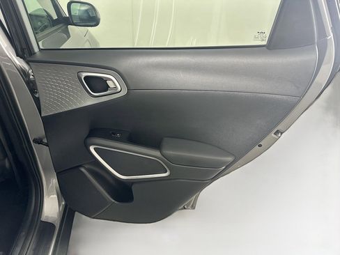 Used 2023 Kia Soul LX w/ LX Technology Package FWD image 28