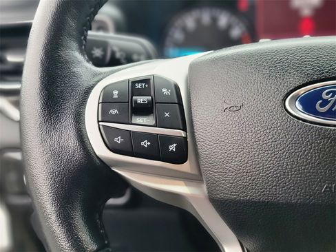 Used 2022 Ford Explorer XLT w/ Equipment Group 202A image 31