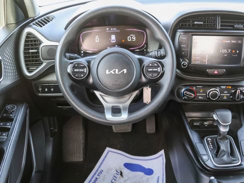 Used 2023 Kia Soul LX w/ Option Group 015 FWD image 17